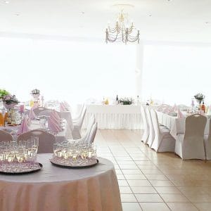Piękna sala weselna w Bydgoszczy - kieliszki z szampanem