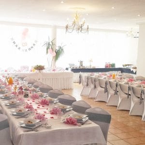 Sala weselna w Bydgoszczy - wystrój biały z różowym